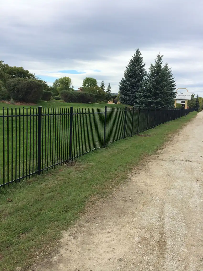 Hanley Fencing & Decking Inc. project photo 12